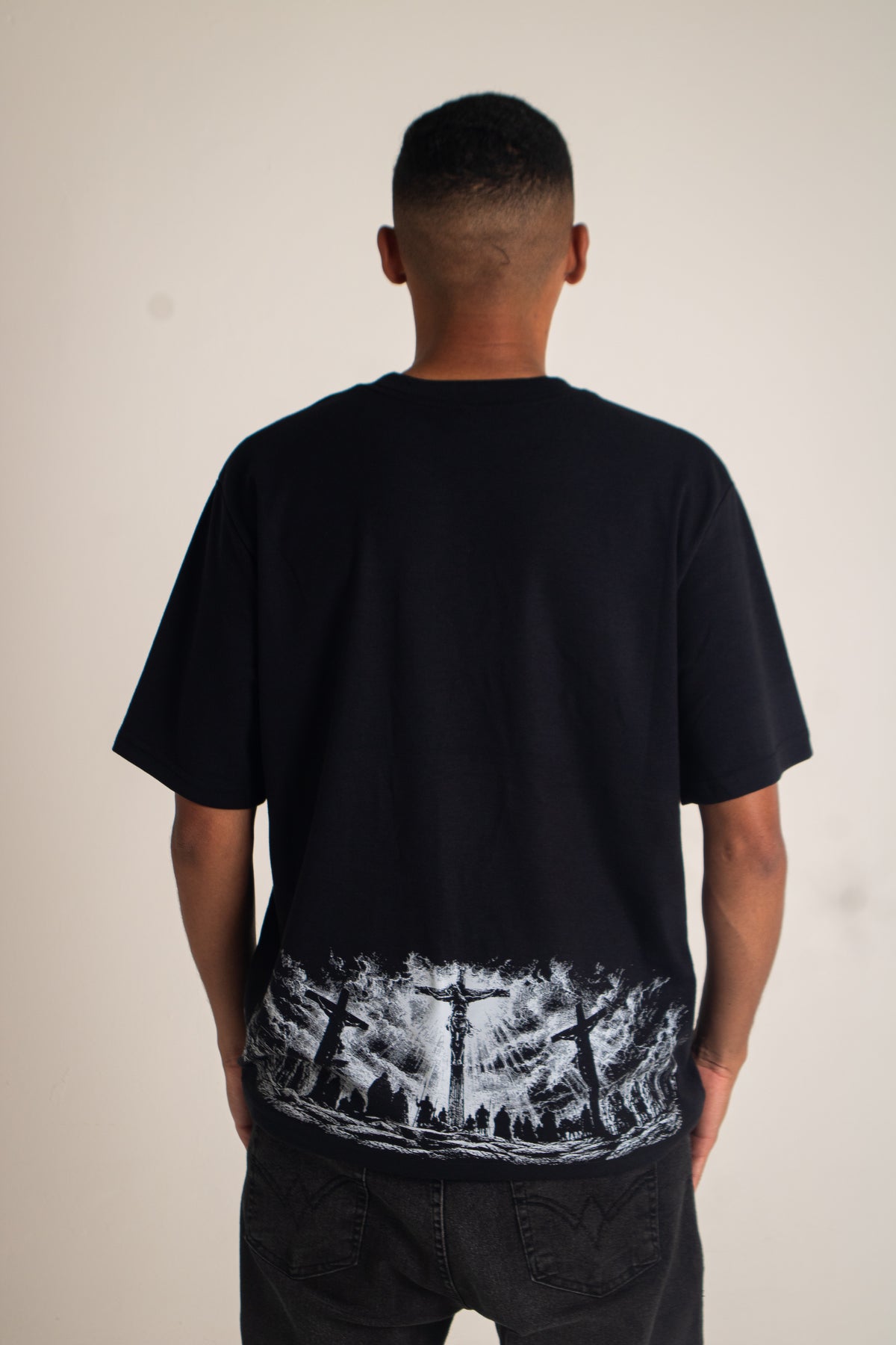 Camiseta Oversized GÓLGOTA (O Sacrifício) - João 19:17-18